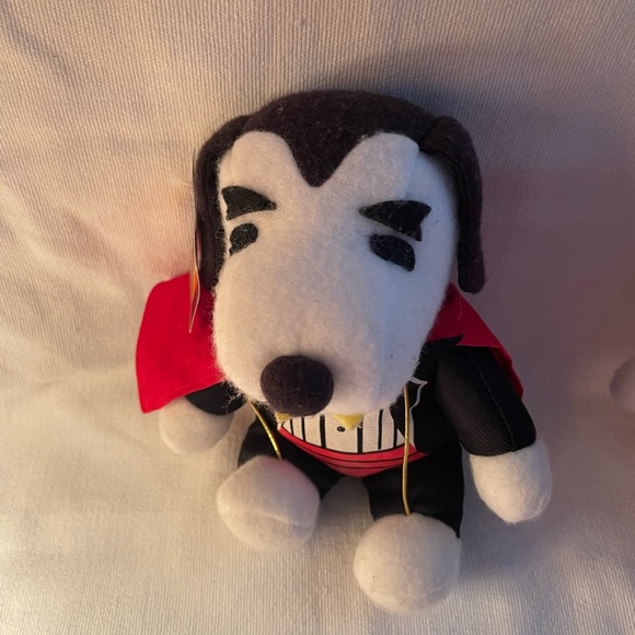 Whitman’s Halloween Snoopy Dracula and Snoopy Pumpkin Plush Set NWT - Picture 2 of 8
